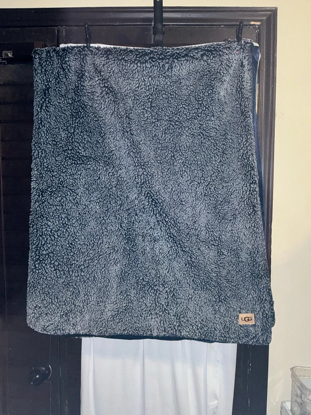 UGG Plush Sherpa Throw Blanket in Dark Blue Cozy faux fur Lounge
